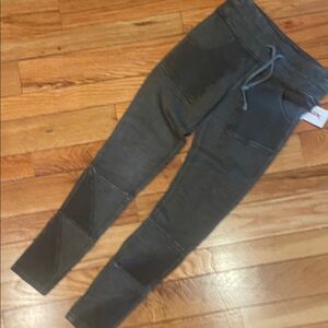 Free People movement olive green  Apparel size xs